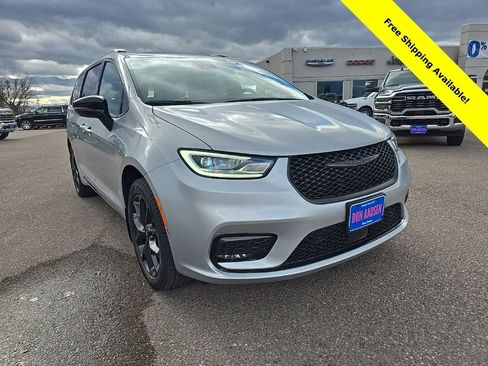 New 2026 Chrysler Pacifica Limited w/ S Appearance Package image 1