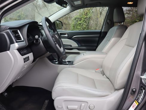 Used 2019 Toyota Highlander Limited Platinum image 44