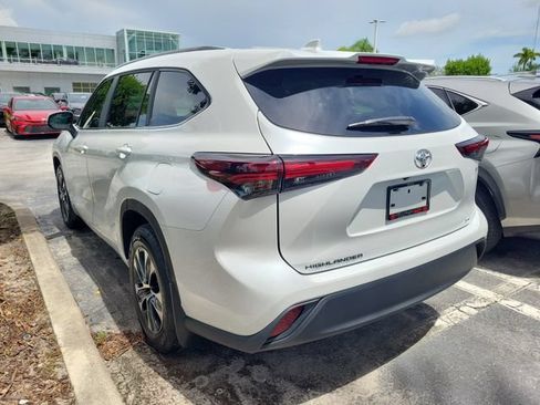 Used 2026 Toyota Highlander XLE AWD/4WD image 4