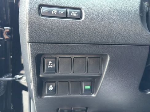 Used 2017 Nissan Rogue Sport SL FWD image 26
