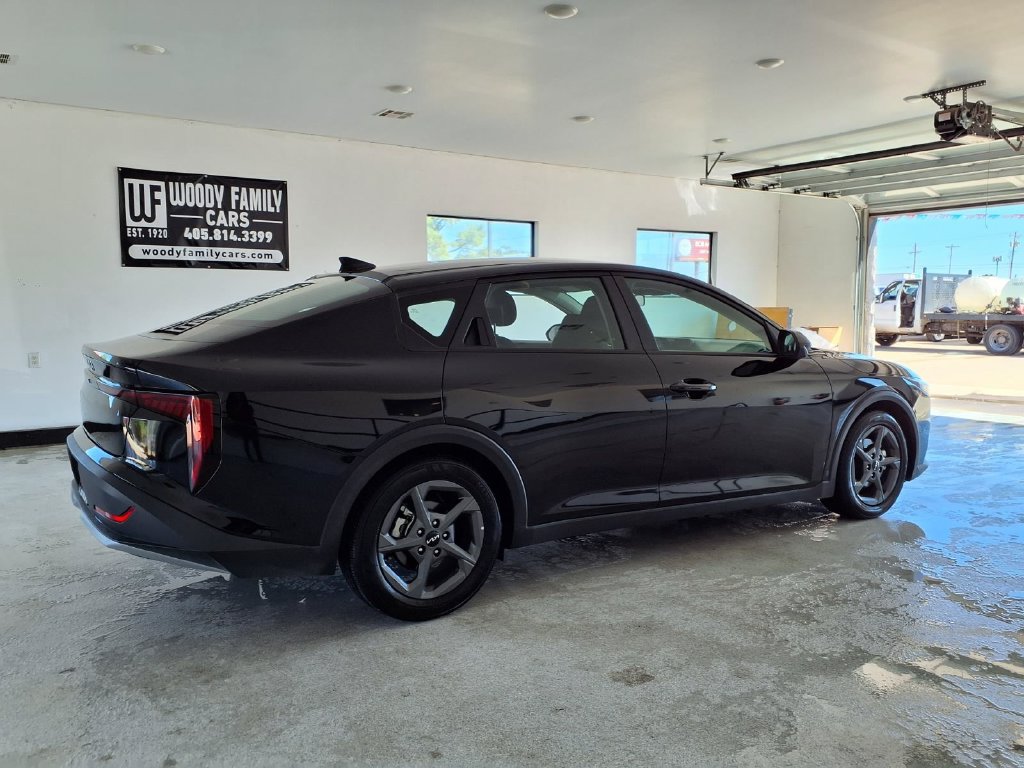 Used 2025 Kia K4 FWD image 3