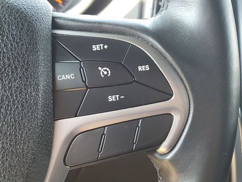 Used 2018 Jeep Grand Cherokee Laredo AWD/4WD image 14