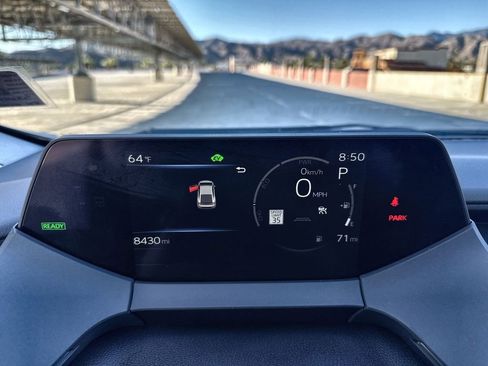 Used 2025 Toyota Prius XLE image 12