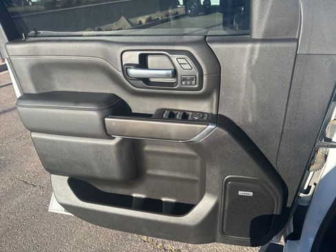 Used 2022 GMC Sierra 2500 AT4 w/ AT4 Preferred Package image 9