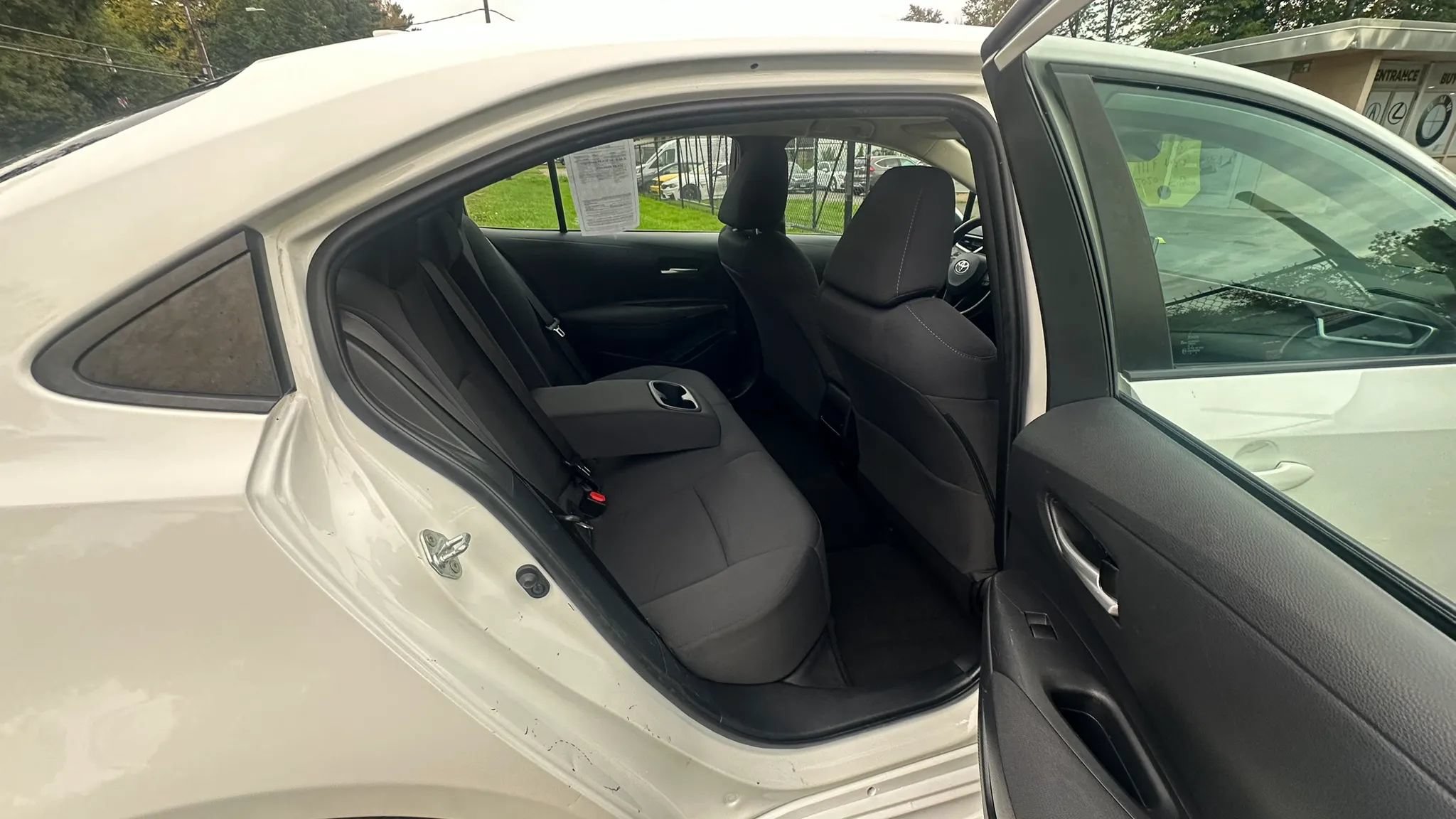 Used 2021 Toyota Corolla LE FWD image 32