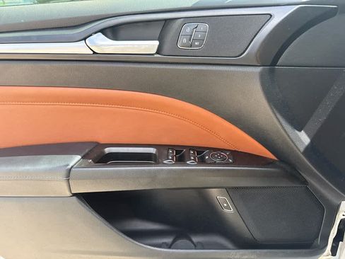 Used 2019 Ford Fusion Energi Titanium FWD image 18