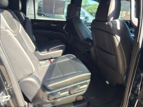 Used 2023 Cadillac Escalade ESV Premium Luxury AWD/4WD image 30