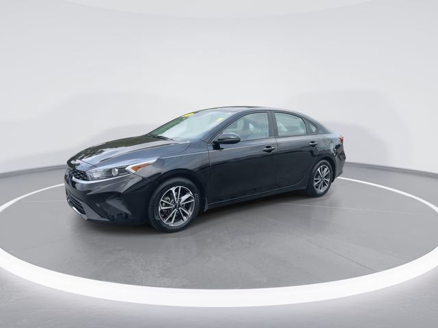 Used 2023 Kia Forte LXS w/ LXS Technology Package FWD image 4