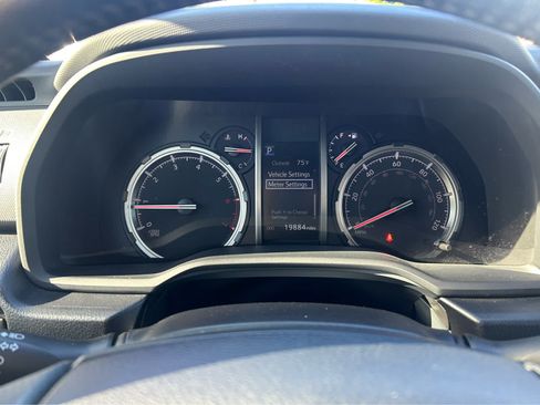 Used 2022 Toyota 4Runner TRD Off-Road Premium AWD/4WD image 7