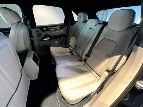 Used 2023 Porsche Cayenne Turbo S image 31