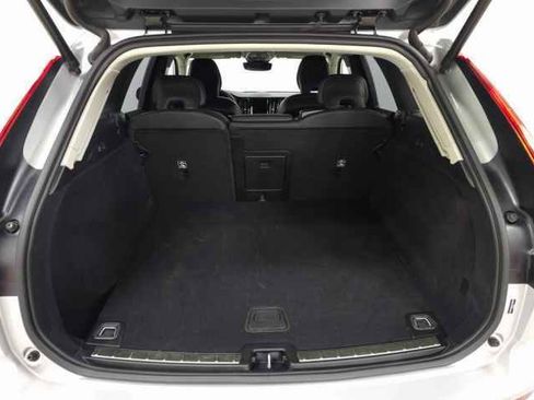 Certified 2025 Volvo XC60 B5 Plus image 8