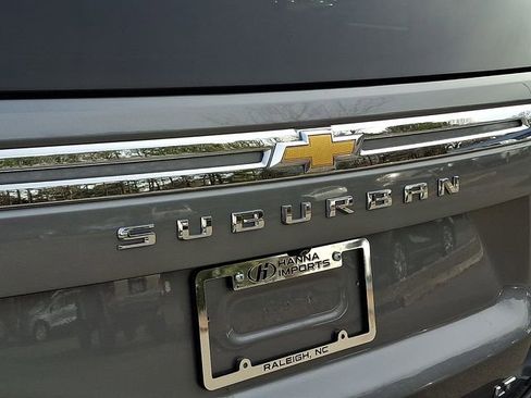 Used 2021 Chevrolet Suburban LT image 40