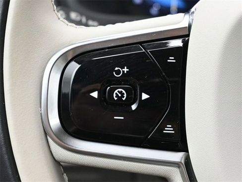 Used 2023 Volvo XC90 B6 Plus w/ Protection Package Premier image 21