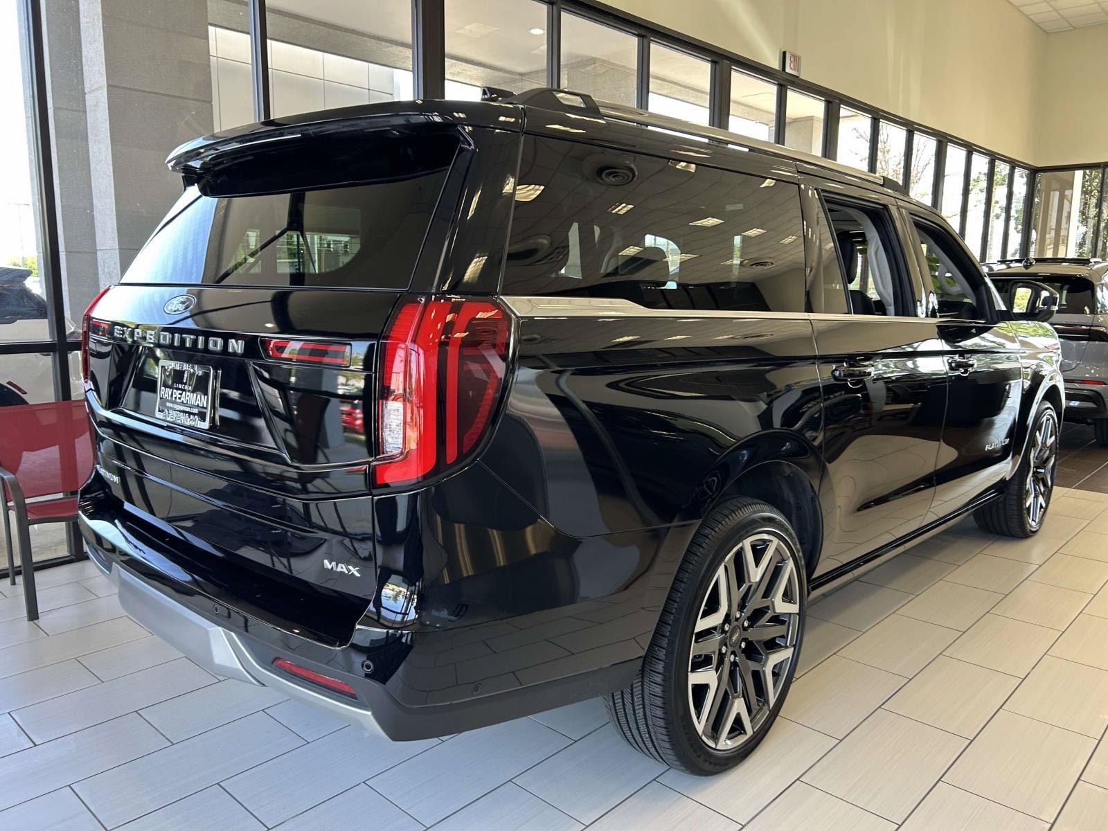 Used 2025 Ford Expedition Max Platinum w/ Platinum Ultimate Package AWD/4WD image 2
