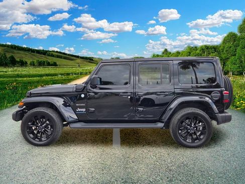 Used 2024 Jeep Wrangler Unlimited Sahara w/ Technology Group AWD/4WD image 3