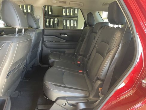 Certified 2023 Nissan Pathfinder SL w/ Black Appearance Package image 16