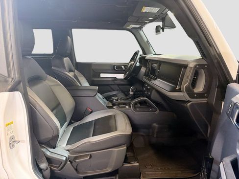 Used 2023 Ford Bronco Big Bend w/ Sasquatch Package AWD/4WD image 27