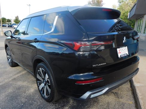 New 2025 Mitsubishi Outlander AWD image 3