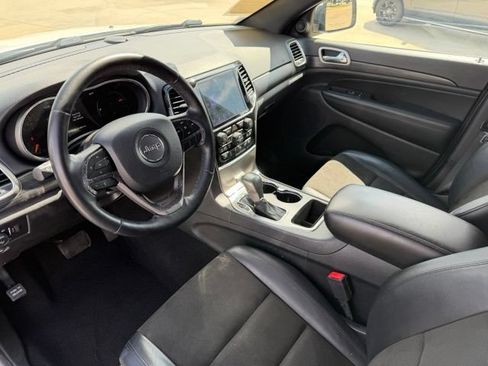 Used 2020 Jeep Grand Cherokee Altitude RWD image 9