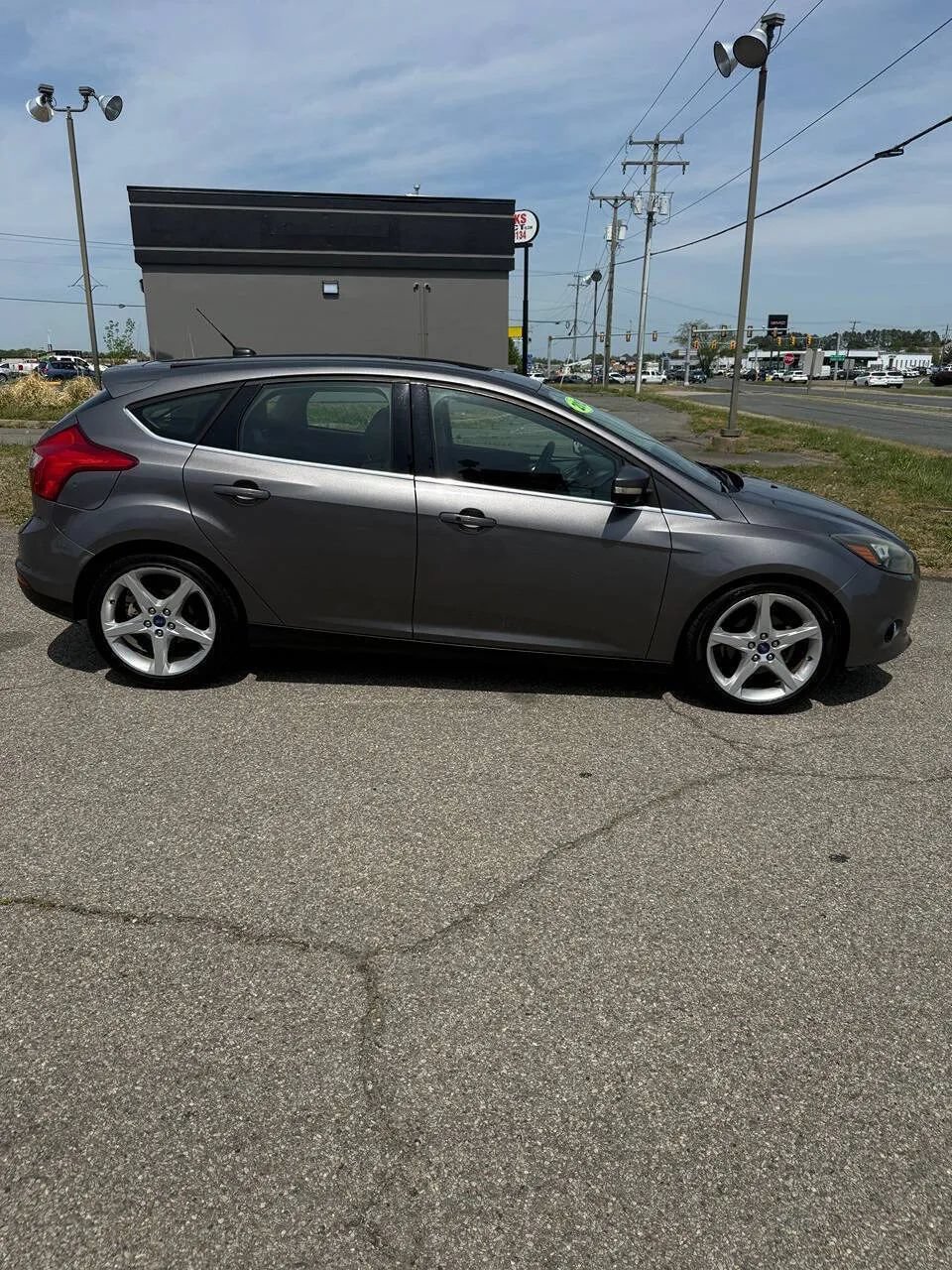 Used 2013 Ford Focus Titanium w/ Titanium Handling Pkg FWD image 3