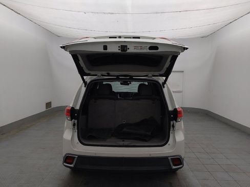 Used 2018 Toyota Highlander Limited Platinum FWD image 29