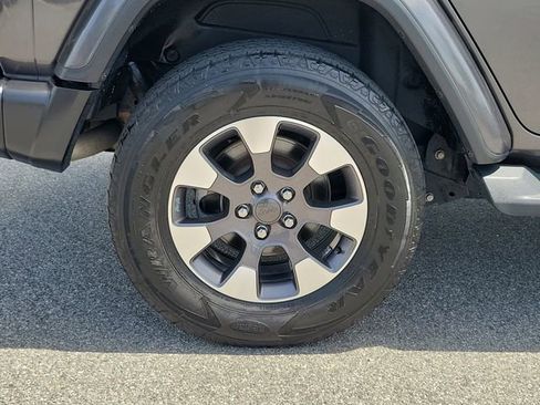 Used 2021 Jeep Wrangler Unlimited Sahara AWD/4WD image 7