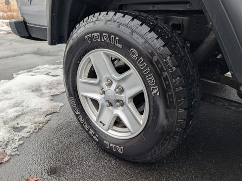 Used 2020 Jeep Gladiator Sport w/ Quick Order Package 24S image 10