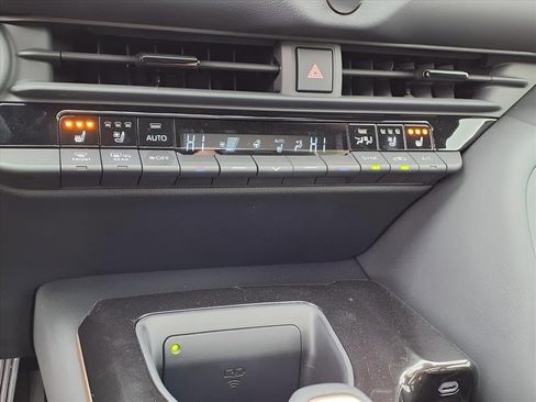 New 2025 Toyota Crown Platinum image 17