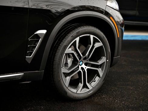 New 2026 BMW X5 xDrive40i w/ Climate Comfort Package image 5