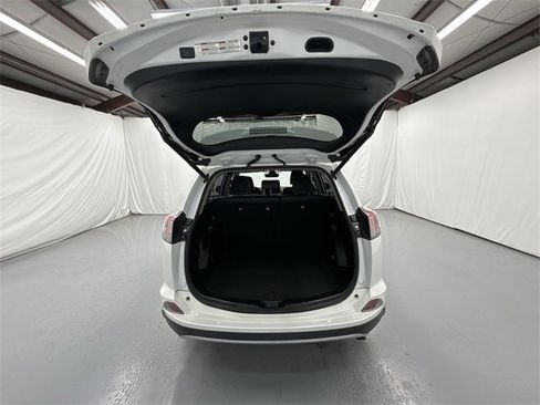 Used 2018 Toyota RAV4 Limited image 24