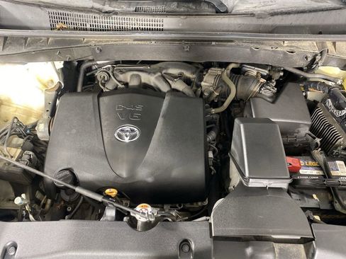 Used 2018 Toyota Highlander SE image 10