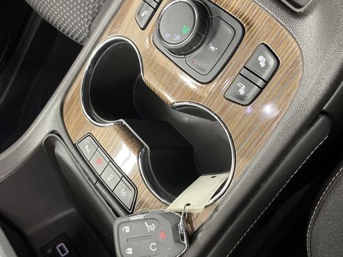 Used 2022 GMC Acadia SLE w/ Driver Convenience Package image 24