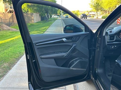 Used 2019 Audi Q5 Prestige w/ Prestige Package image 40