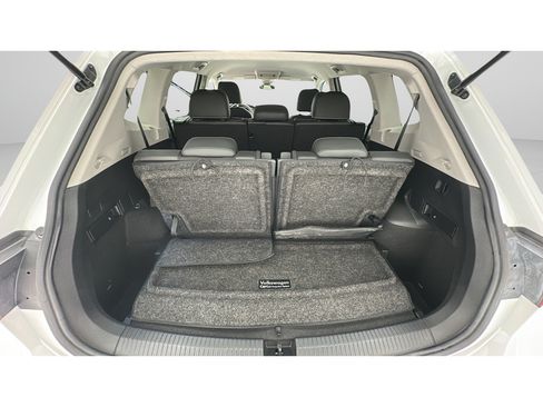 Used 2023 Volkswagen Tiguan SE FWD image 21