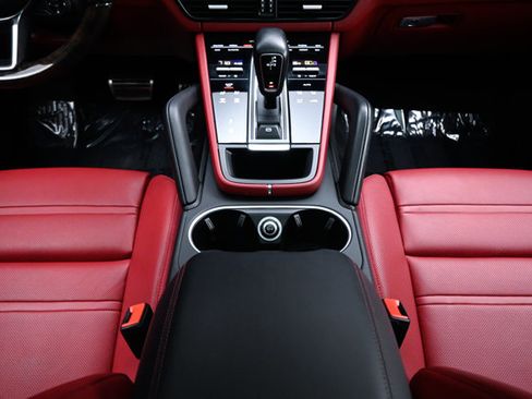 Used 2021 Porsche Cayenne S image 9