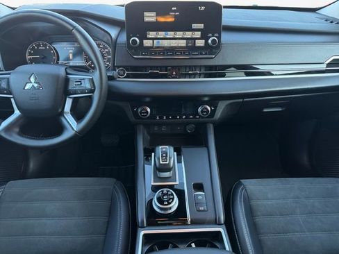 Used 2024 Mitsubishi Outlander SE Black Edition image 11