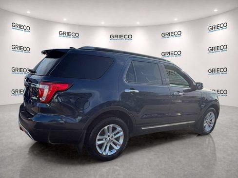Used 2017 Ford Explorer XLT w/ Equipment Group 201A FWD image 7