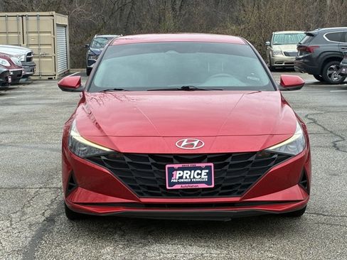 Used 2023 Hyundai Elantra SEL image 2