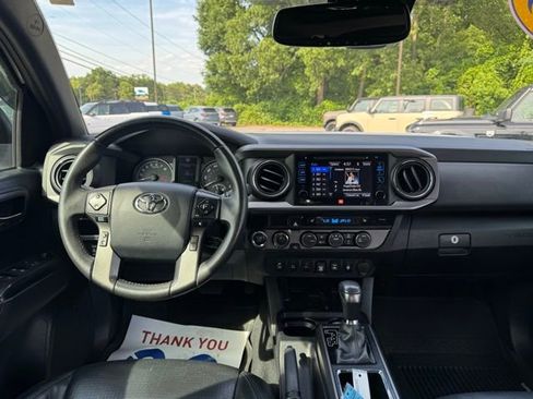 Used 2019 Toyota Tacoma TRD Off-Road AWD/4WD image 17