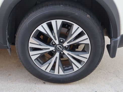 Used 2023 Nissan Rogue SV FWD image 27