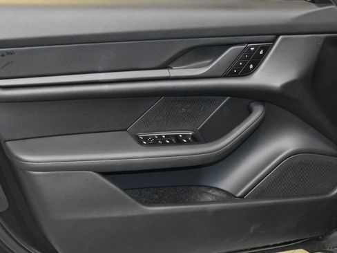 Used 2024 Porsche Taycan image 6