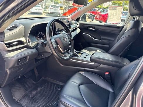Certified 2024 Toyota Highlander XLE FWD image 26