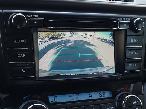 Used 2018 Toyota RAV4 LE image 15