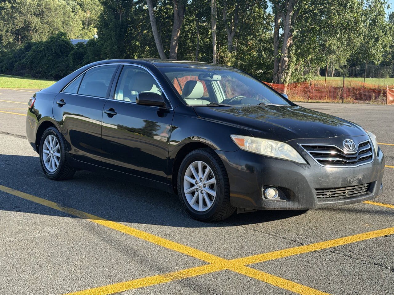 Used 2010 Toyota Camry XLE FWD image 1