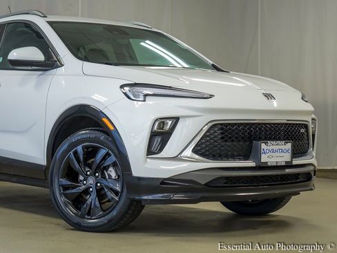 Used 2024 Buick Encore GX Sport Touring image 3