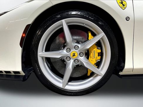 Used 2021 Ferrari F8 Tributo RWD image 28