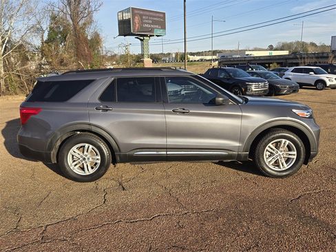 Used 2022 Ford Explorer XLT w/ Equipment Group 202A image 26