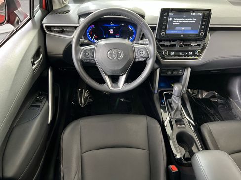 Used 2022 Toyota Corolla Cross XLE w/ Convenience Package image 22