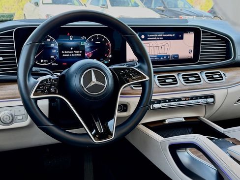 Certified 2026 Mercedes-Benz GLS 450 4MATIC image 31
