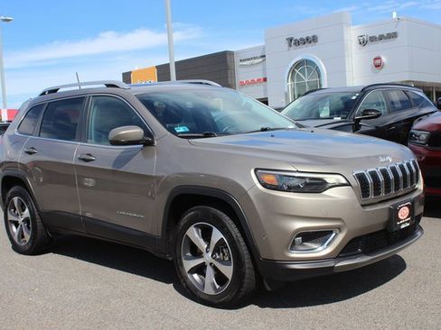 Used 2021 Jeep Cherokee Limited image 1